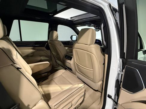 Used 2023 Cadillac Escalade Premium Luxury AWD/4WD image 45