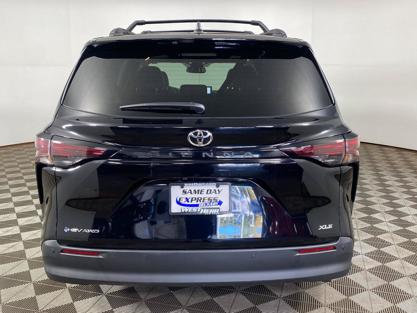 Used 2026 Toyota Sienna XLE AWD/4WD image 5