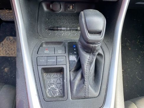 Used 2019 Toyota RAV4 LE FWD image 20