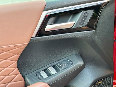 New 2025 Mitsubishi Outlander SEL image 18