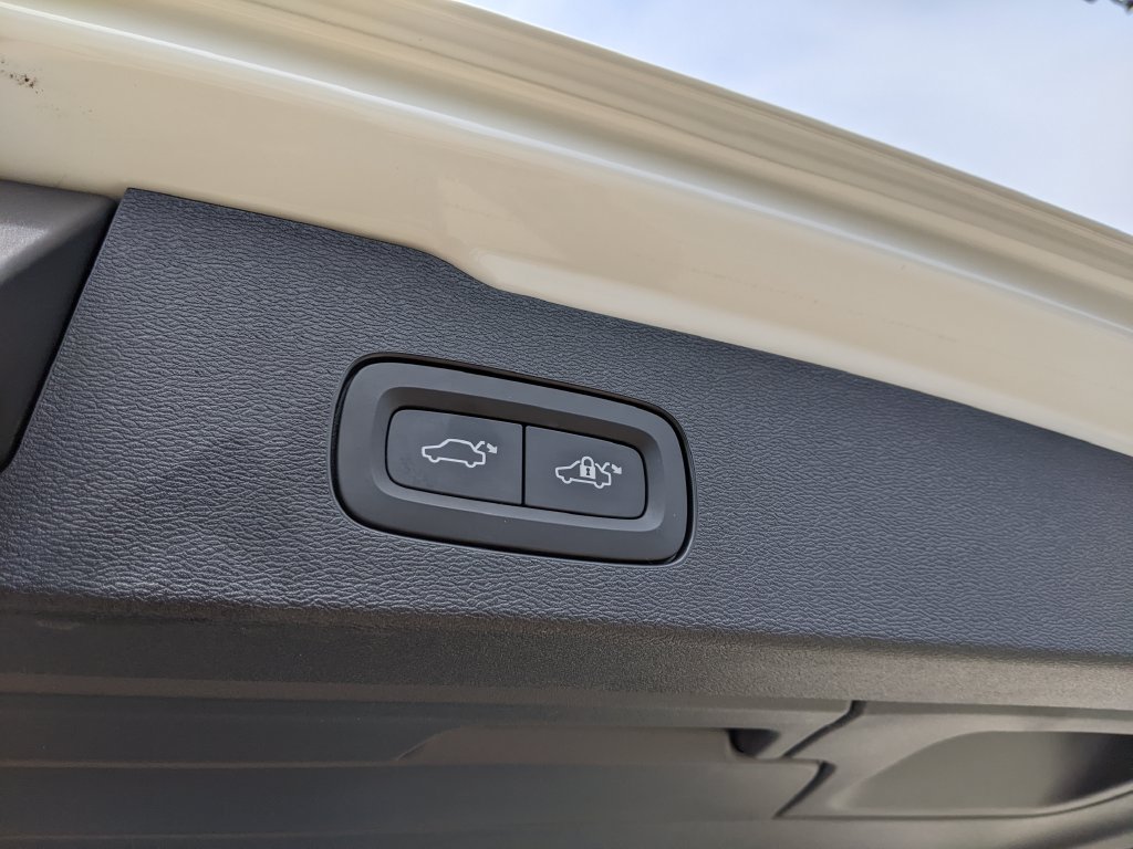Certified 2026 Volvo V60 B5 Cross Country Ultra w/ Protection Package Premier AWD/4WD image 33