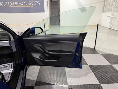 Used 2018 Tesla Model 3 Long Range image 28