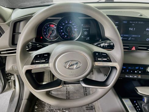 Used 2023 Hyundai Elantra SEL FWD image 11