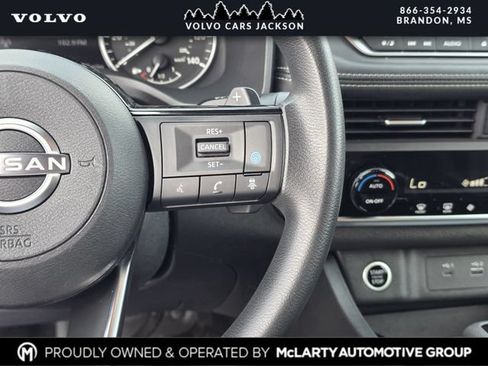 Used 2023 Nissan Rogue SV FWD image 24