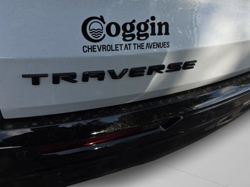 New 2026 Chevrolet Traverse RS w/ LPO, Floor Liner Package FWD image 34