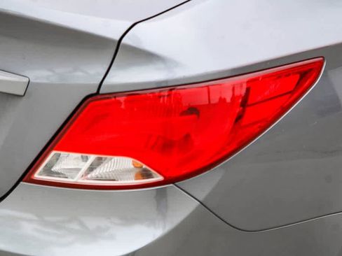 Used 2015 Hyundai Accent GLS FWD image 9