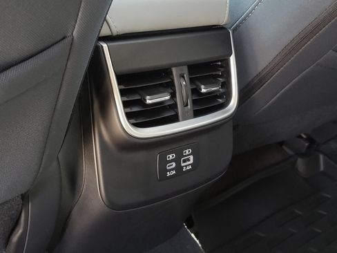 Used 2025 Subaru Outback Premium AWD/4WD image 16