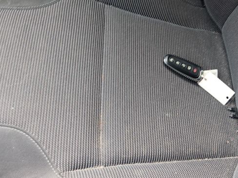 Used 2017 Ford Taurus SEL w/ Equipment Group 201A image 16