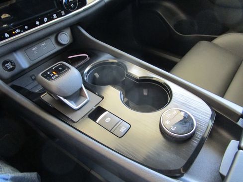 Used 2025 Nissan Rogue SL AWD/4WD image 41