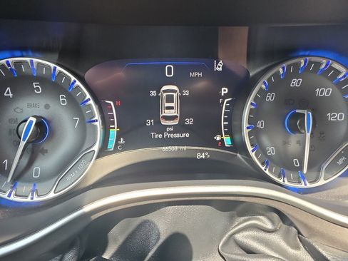 Used 2023 Chrysler Pacifica Touring-L FWD image 23