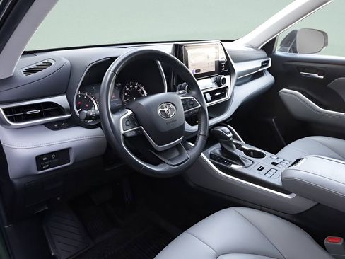 Used 2023 Toyota Highlander XLE AWD/4WD image 31