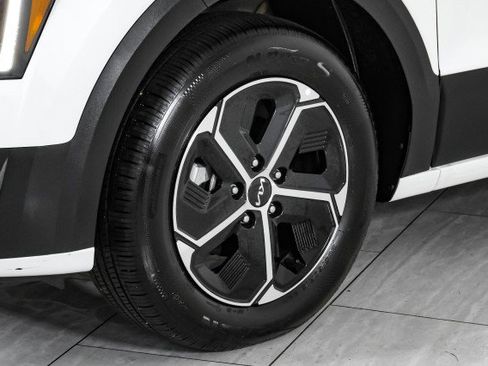 Used 2024 Kia Niro LX image 48