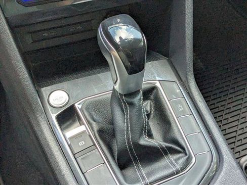 Used 2022 Volkswagen Tiguan SE image 12