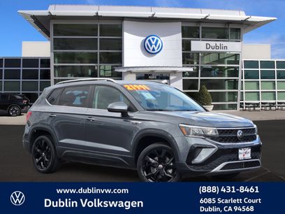 Certified 2023 Volkswagen Taos SE w/ Panoramic Sunroof Package