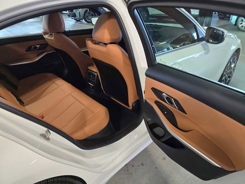 Used 2025 BMW 330i xDrive Sedan w/ Convenience Package image 32