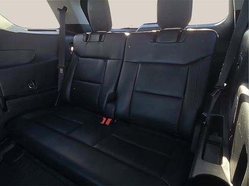 Used 2022 Ford Explorer XLT w/ Equipment Group 202A image 7