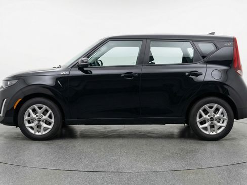 Used 2025 Kia Soul LX w/ LX Technology Package FWD image 5