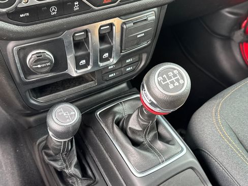 Used 2025 Jeep Wrangler Sport AWD/4WD image 27