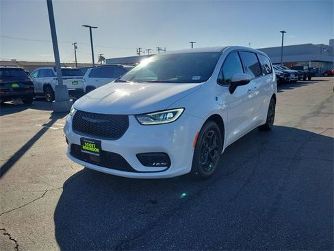 New 2023 Chrysler Pacifica Touring-L w/ S Appearance Package image 2