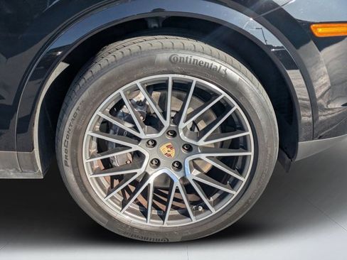 Used 2023 Porsche Cayenne Base image 9
