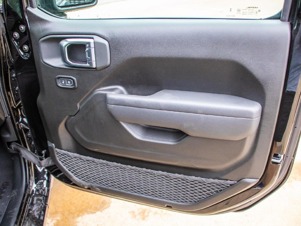 Used 2025 Jeep Wrangler Unlimited Sport AWD/4WD image 15