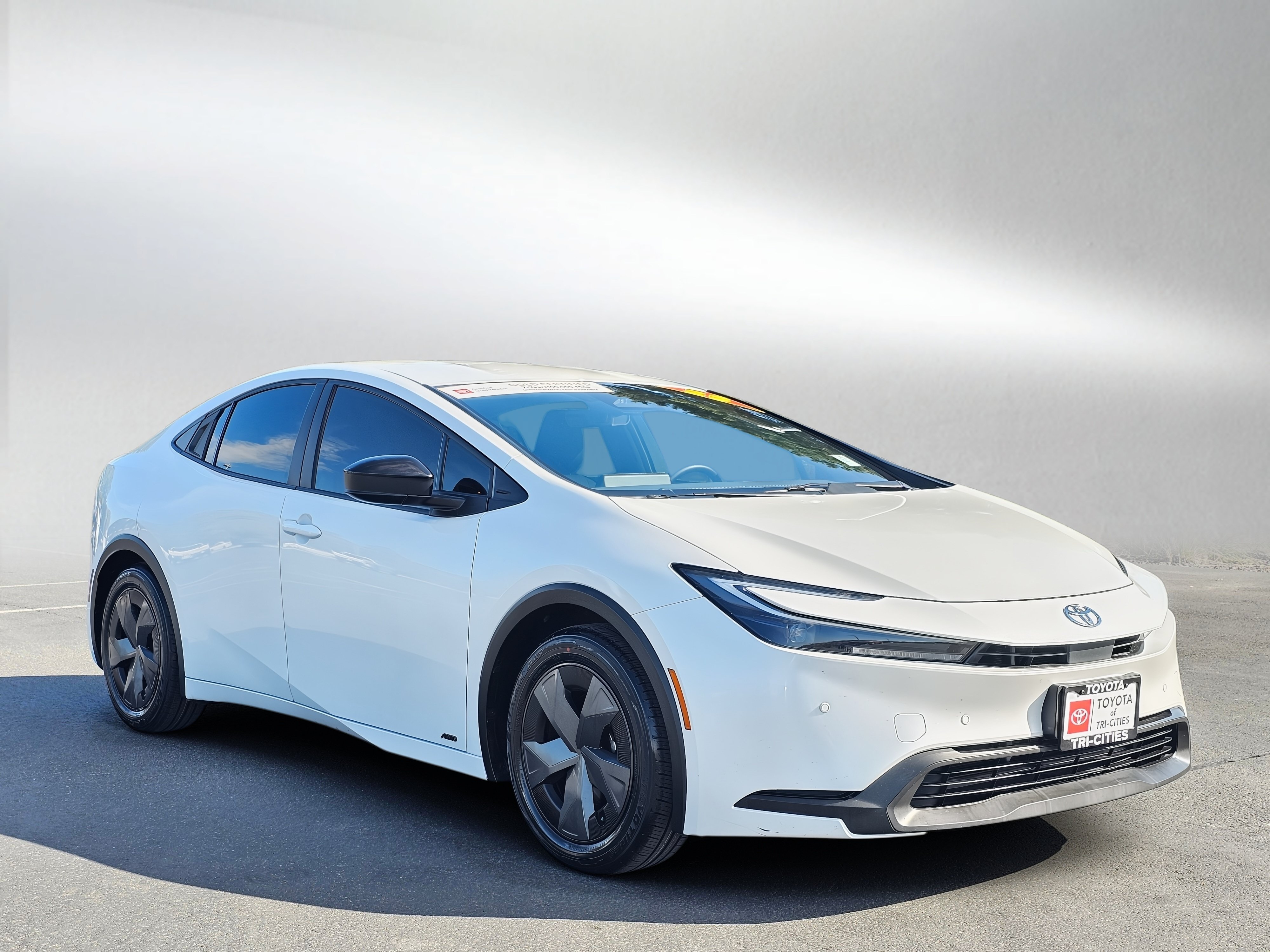 Certified 2023 Toyota Prius LE AWD/4WD image 7