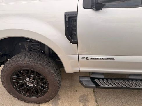 Used 2019 Ford F350 Lariat image 10