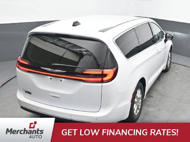 Used 2024 Chrysler Pacifica Touring-L FWD image 29