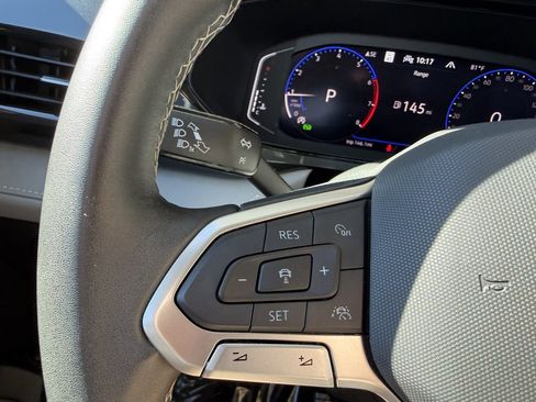 Used 2022 Volkswagen Taos SEL w/ Panoramic Sunroof Package image 29