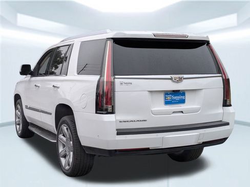 Used 2017 Cadillac Escalade Luxury image 4