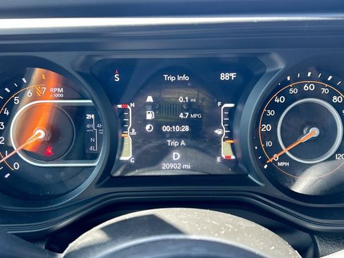 Used 2024 Jeep Gladiator Mojave AWD/4WD image 22