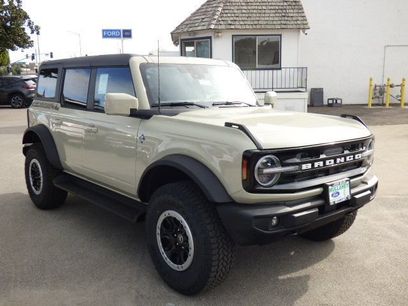 New 2025 Ford Bronco Outer Banks w/ Sasquatch Package