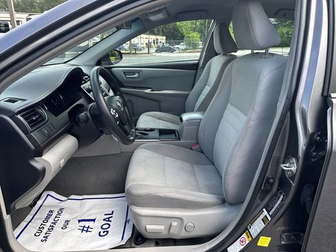 Used 2017 Toyota Camry LE FWD image 10