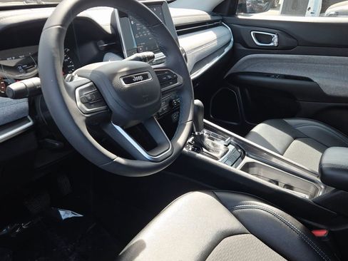 Certified 2022 Jeep Compass Latitude w/ Mopar Graphics Package AWD/4WD image 16