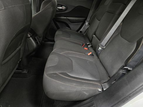 Used 2016 Jeep Cherokee Latitude w/ Comfort/Convenience Group image 8