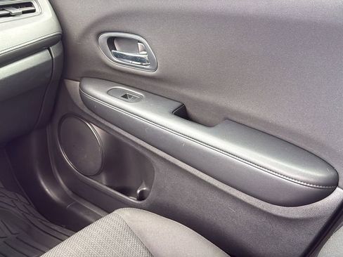 Used 2018 Honda HR-V LX image 27