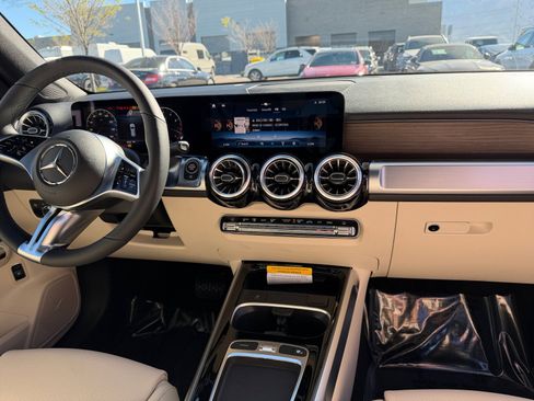 New 2026 Mercedes-Benz GLB 250 4MATIC image 21