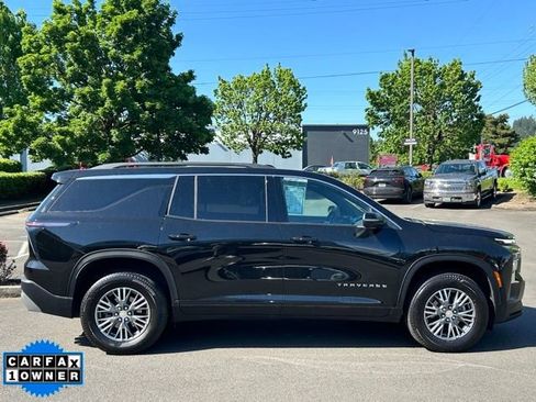 Used 2025 Chevrolet Traverse LT w/ Driver Confidence Package FWD image 9