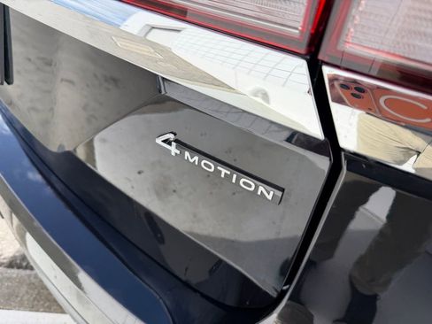 Used 2024 Volkswagen Atlas SE AWD/4WD image 12