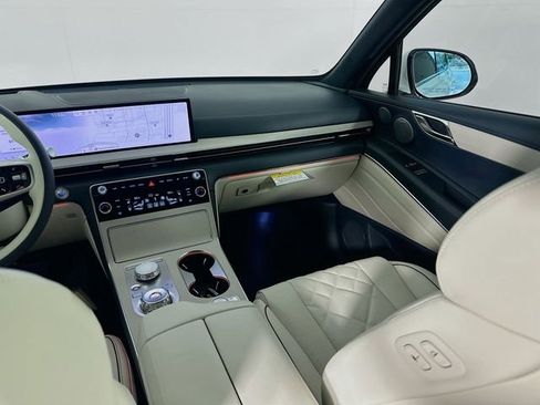 Used 2025 Genesis GV80 3.5T Prestige image 25
