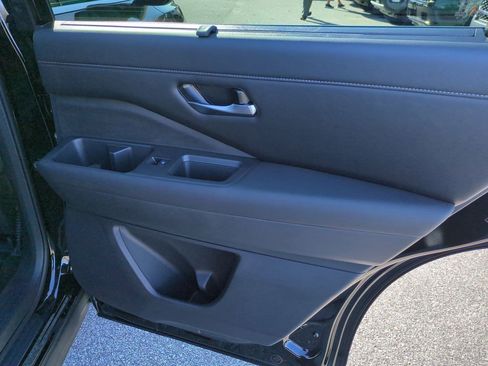 New 2025 Nissan Pathfinder SL image 32