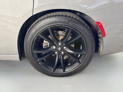 Used 2018 Dodge Charger SXT w/ Blacktop Package RWD image 37