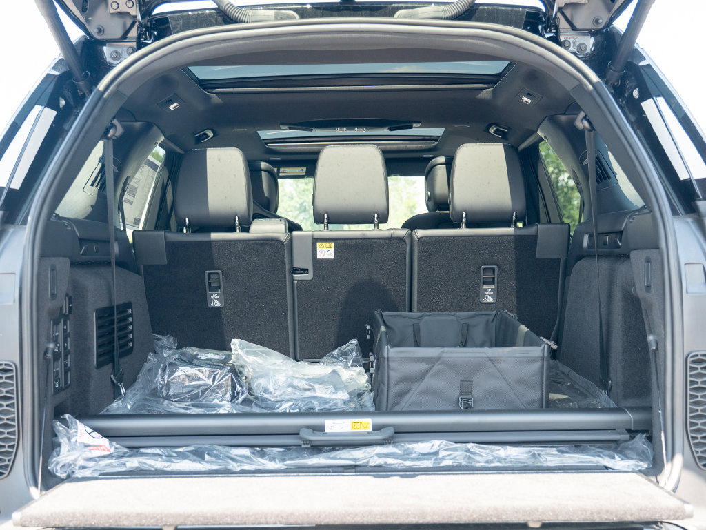 New 2026 Land Rover Discovery Limited Edition AWD/4WD image 25
