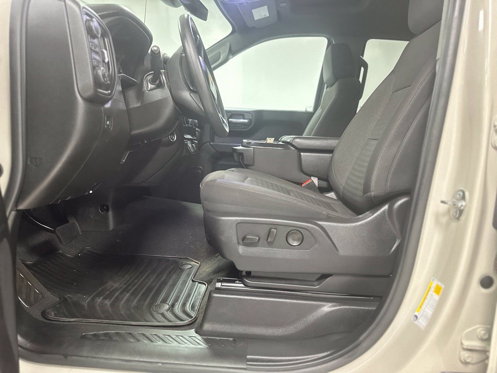 Used 2026 Chevrolet Silverado 1500 Custom w/ LPO, Dark Essentials Package AWD/4WD image 18