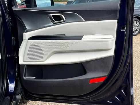 Used 2024 Kia Carnival LX FWD image 22
