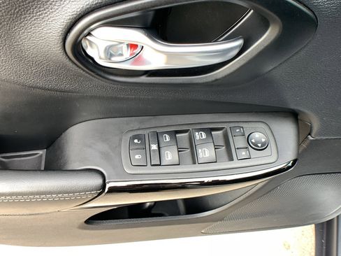 Used 2023 Jeep Cherokee Altitude Lux image 11