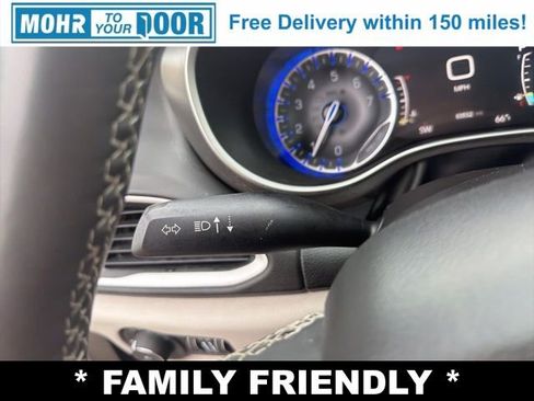 Used 2022 Chrysler Pacifica Touring-L FWD image 16