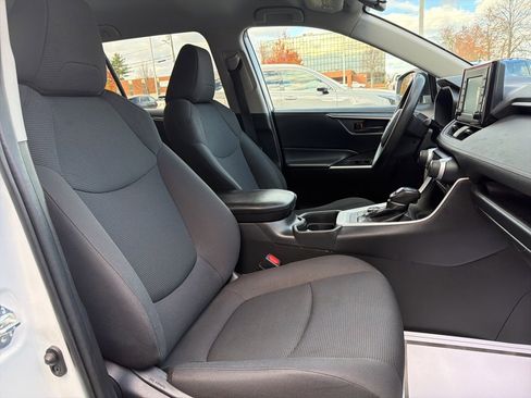 Used 2021 Toyota RAV4 LE image 14
