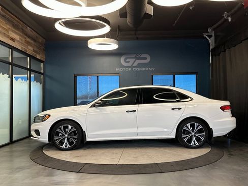 Used 2021 Volkswagen Passat 2.0T SE image 6