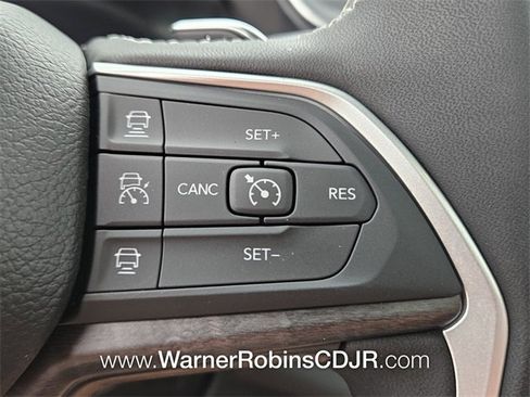 New 2025 Jeep Grand Cherokee Limited w/ Trailer Tow Package image 27